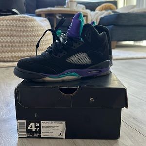 Like new Air Jordan 5 Retro (GS) size 4.5. Black and New Emerald Grape and Black